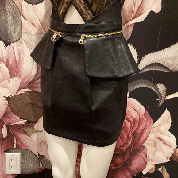 Three Floor Dress - Picture 3 of 7